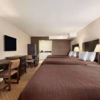 Three Queen Beds with Kitchenette