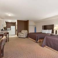 Two Queen Beds with Full Kitchen - Disability Access