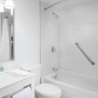 1 Bedroom Suite, 1 Queen, Sofa bed, Mountain view