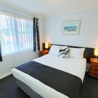 Deluxe One-Bedroom Apartment