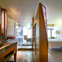 Deluxe King Room with Mountain View