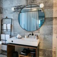 Suite with Bathtub – Invisible Service