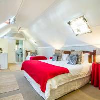 Triple Barn Loft Room