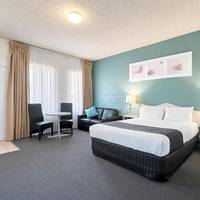 Deluxe Queen Suite