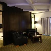  1 Bedroom Suite, 1 King, City view, Balcony