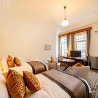 Historic Twin Room - Comfy Lodge / Restful Cottage - Non-Smoking