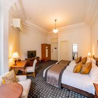 Historic Hollywood Twin Room - Comfy Lodge / Restful Cottage - Non-Smoking
