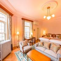 Historic Deluxe Hollywood Twin Room - Comfy Lodge / Restful Cottage - Non-Smoking