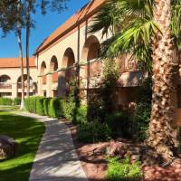 Larger Guest room, 2 Queen, Courtyard view