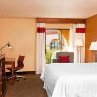 Larger Guest room, 1 King, Courtyard view