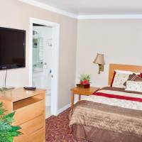 Queen Suite with Spa Bath