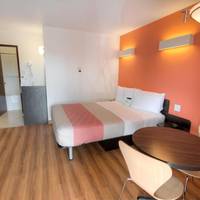 Queen Room - Disability Access - Non-Smoking