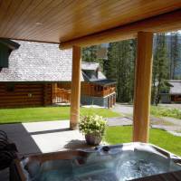 Two-Bedroom Cottage with Hot Tub