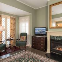 Queen Room with Balcony (Rockaway)