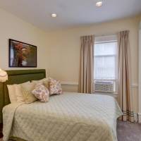 Deluxe Queen Suite