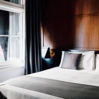 Deluxe Queen Room with Balcony - Botanic