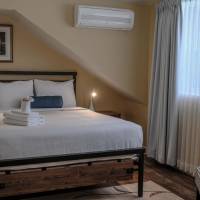 Country-Style Queen Room
