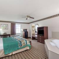 Deluxe King Suite with Spa Bath - Non-Smoking