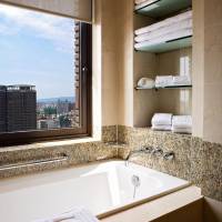 Double Room with Street View