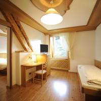 Family Room (2 Adults + 2 Children)