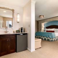 Parlor Suite with 1 King Bed