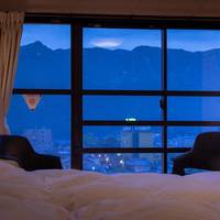 Standard Twin Room with Mountain View