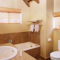 Deluxe Double or Twin Room with Mountain View