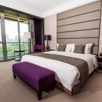 Crowne Plaza Club Room