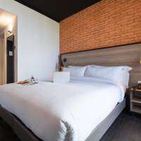 Balcony Business Queen Room