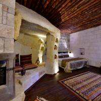 Deluxe Cave Suite
