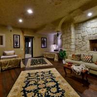 Deluxe Cave Triple Room