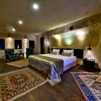 Deluxe Cave Family Suite