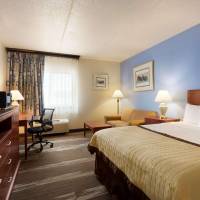 Deluxe King Suite - Non-Smoking