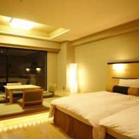 Japanese Western Twin Room with Tatami Area