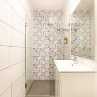 Deluxe Queen Room with Private Bathroom