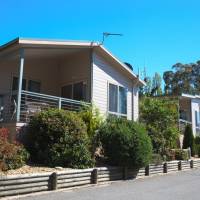 Deluxe 2 Bedroom Cabin - Sleeps 6