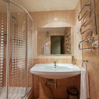 Executive Suite Queen and Single Bed