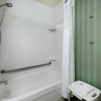 King Room - Mobility Access Tub - Non-Smoking