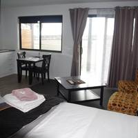 Studio with Queen Bed