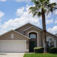 Deluxe Four Bedroom House with Two Suites