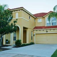 Deluxe Six-Bedroom House with Lake View