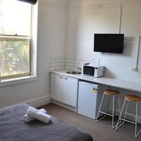 Queen Room with Partial Ocean View and Shared bathrooms