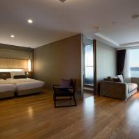 Deluxe Room with Lake View Bath -Non-Smoking