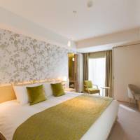 Deluxe King Suite with Courtyard View