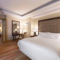 Executive Suite, 1 King, City view, Poolside