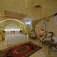 Cave Suite with Spa Bath 
