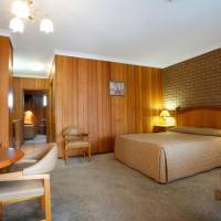 Deluxe Two-Bedroom Apartment with Spa Bath