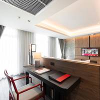 One-Bedroom King Suite - Non-Smoking