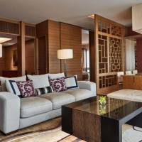 The Ritz-Carlton Suite