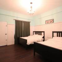 Quadruple Room with Shared Bathroom